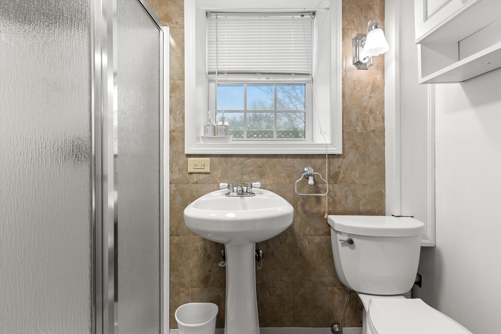 8 Christie Dr # 1