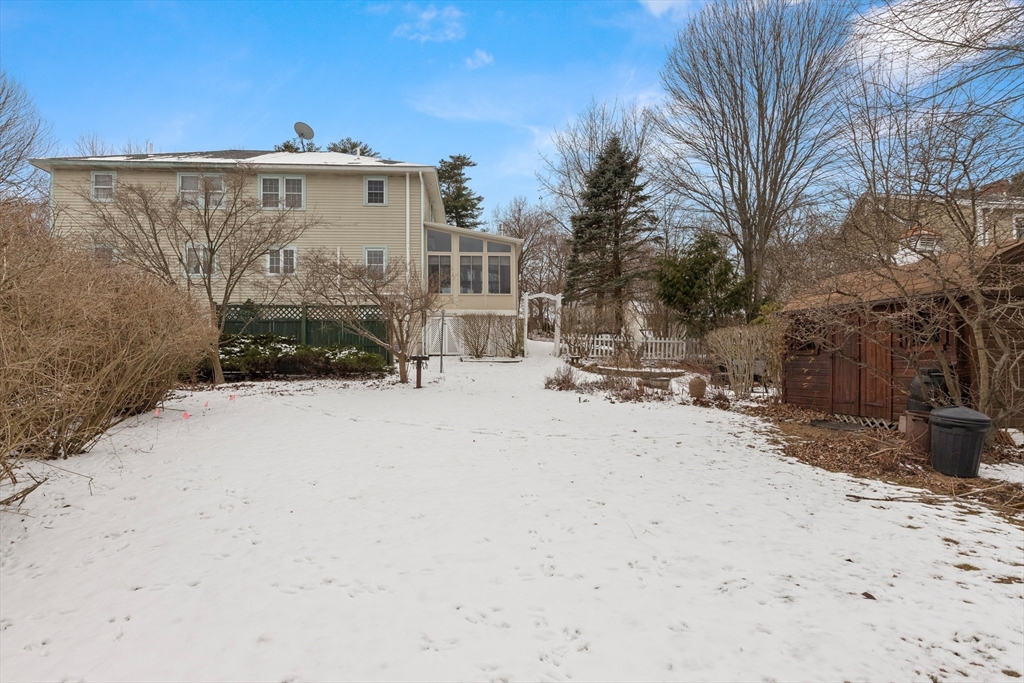 8 Christie Dr # 1