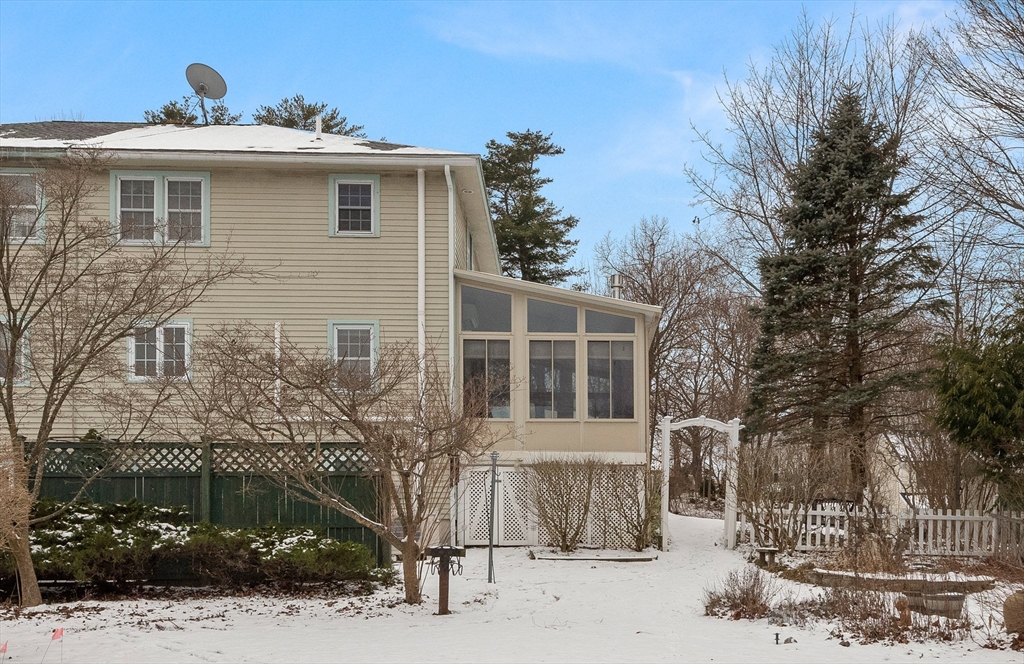 8 Christie Dr # 1