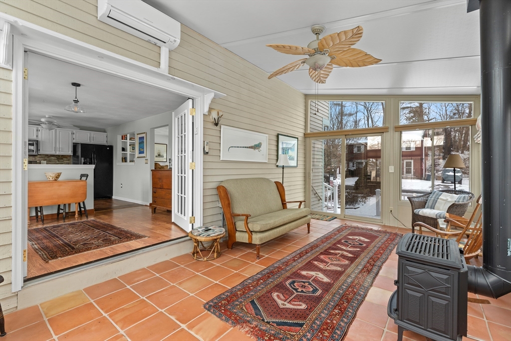 8 Christie Dr # 1