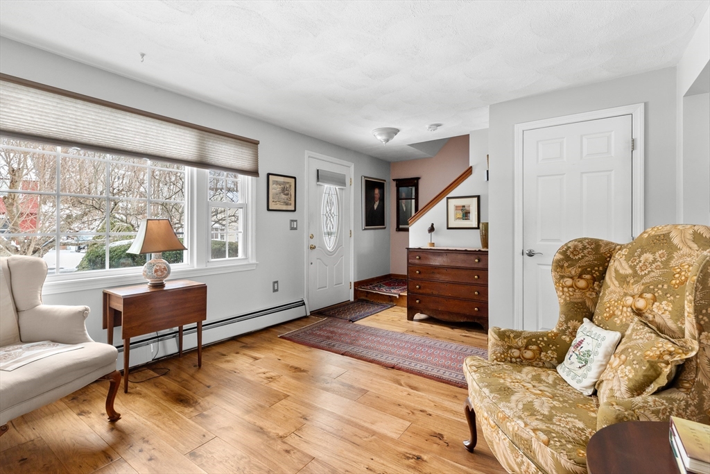 8 Christie Dr # 1