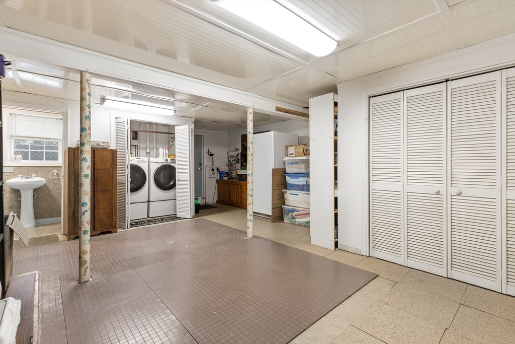 8 Christie Dr # 1
