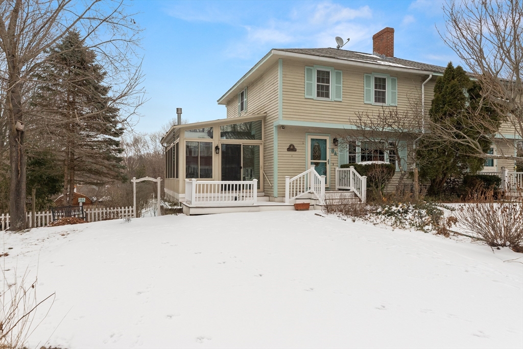 8 Christie Dr # 1