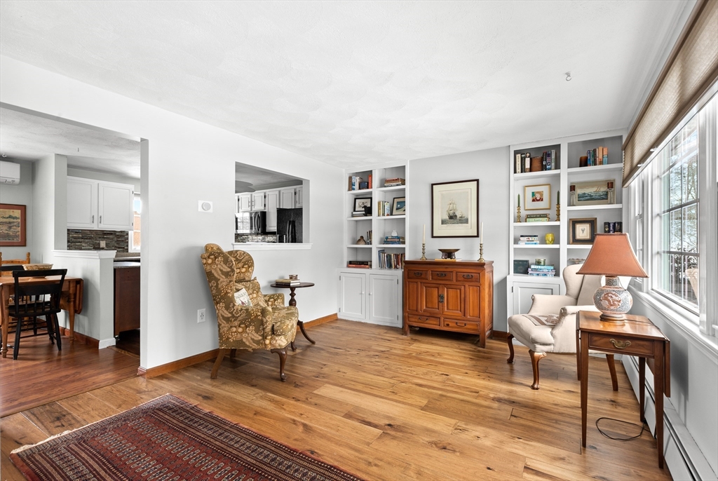 8 Christie Dr # 1
