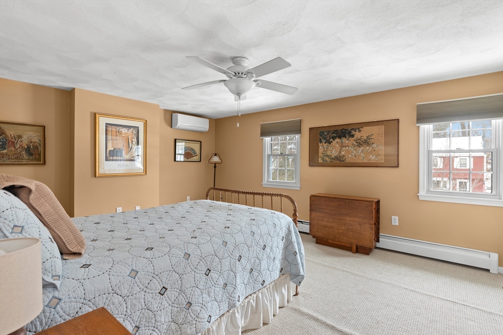 8 Christie Dr # 1
