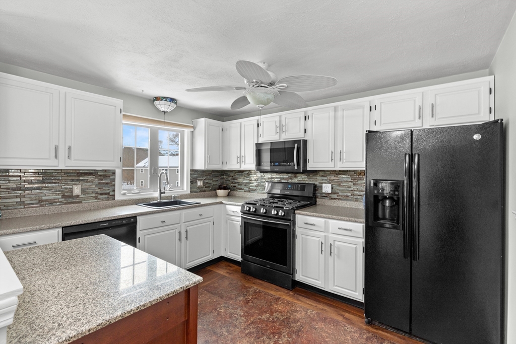 8 Christie Dr # 1