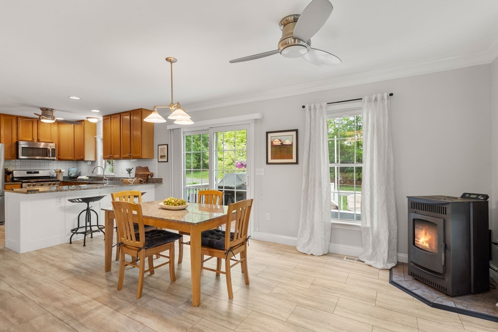13 Spindle Tree Ln