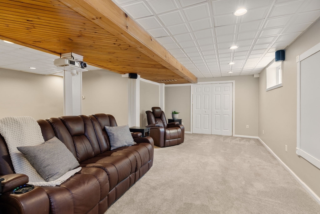 13 Spindle Tree Ln