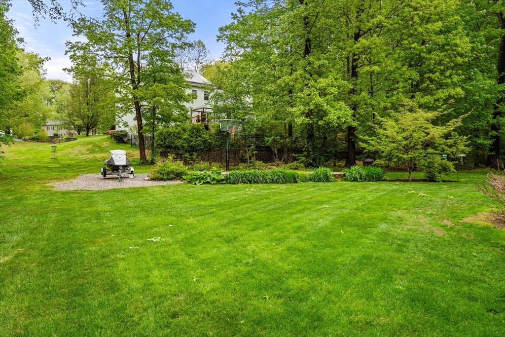 13 Spindle Tree Ln