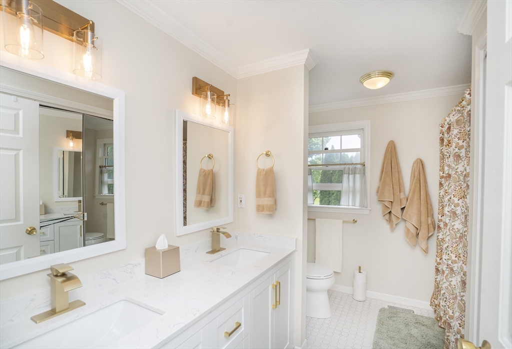 5 Maudsley View Ln
