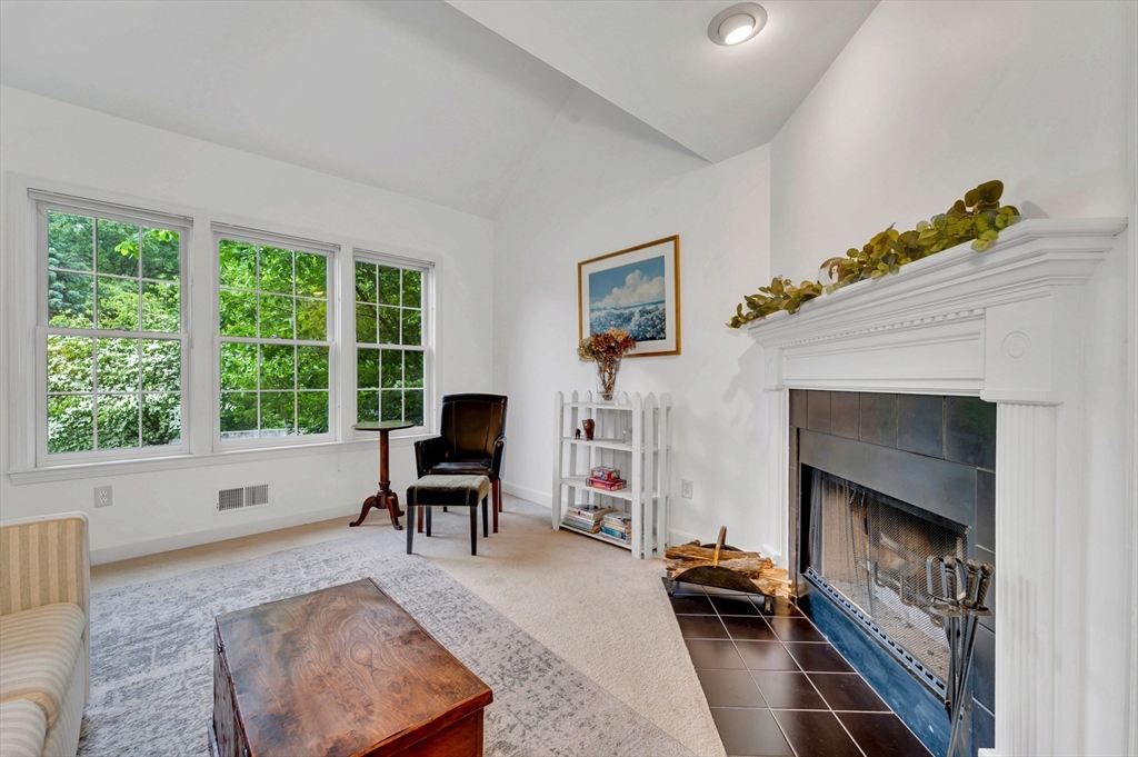 8 Frances Dr