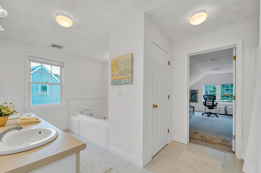 8 Frances Dr