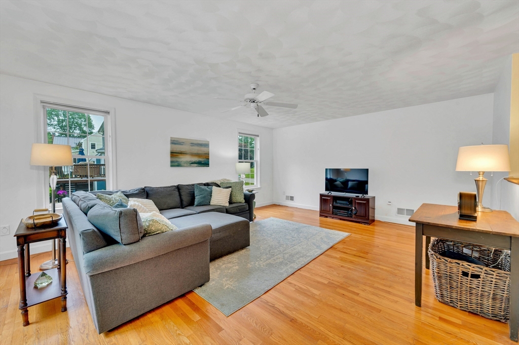 8 Frances Dr