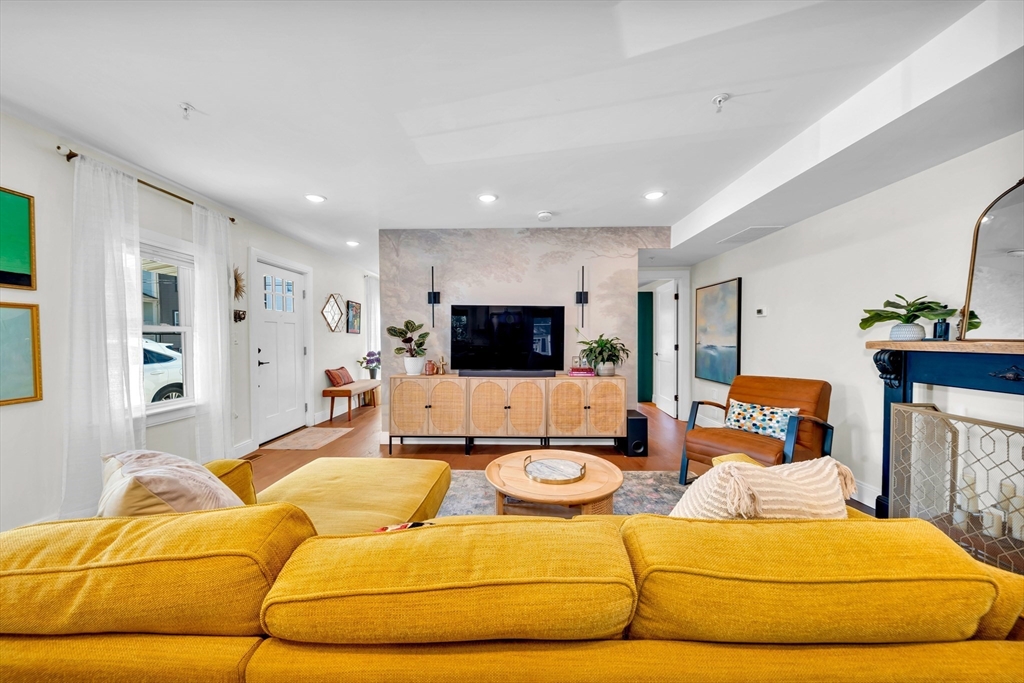 24 Aubin St # 2
