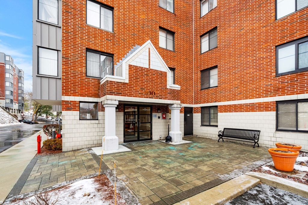 100 Ledgewood Dr # 117