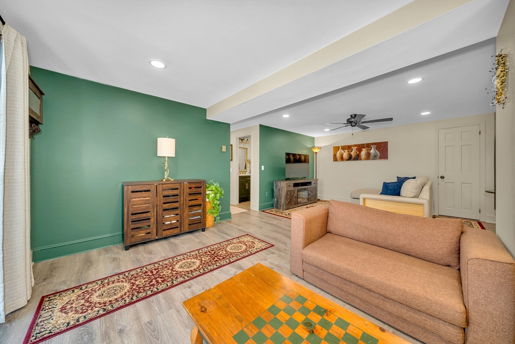 1401 Great Pond Rd # 3