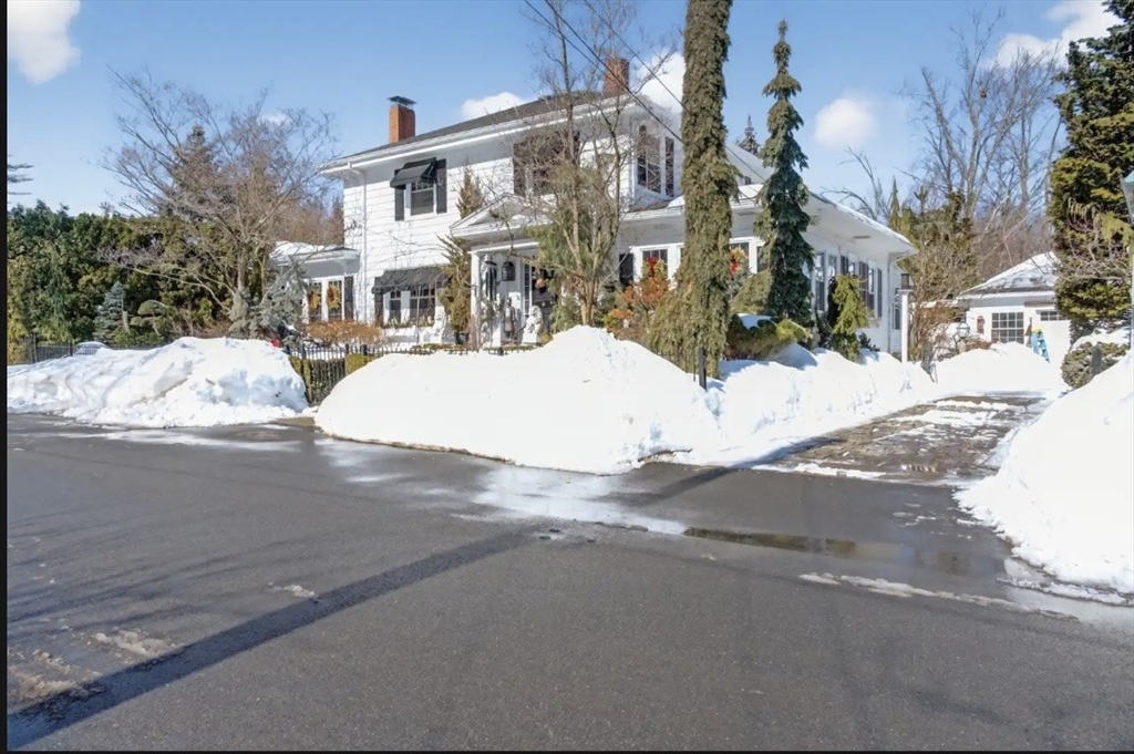 15 Wells Ave