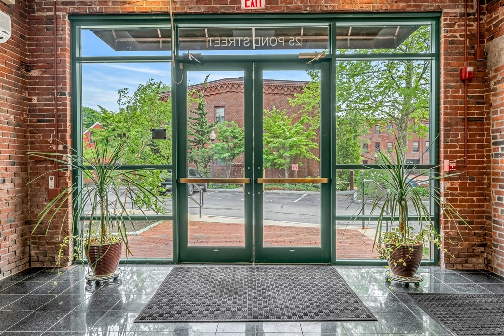 25 Pond St # 203