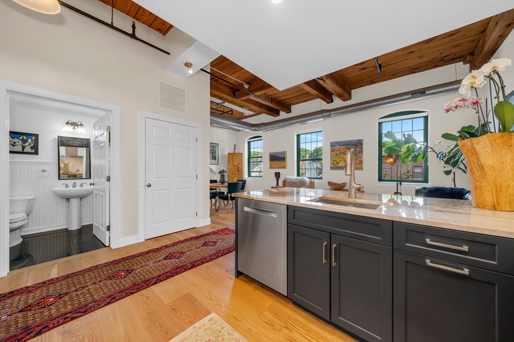 25 Pond St # 203