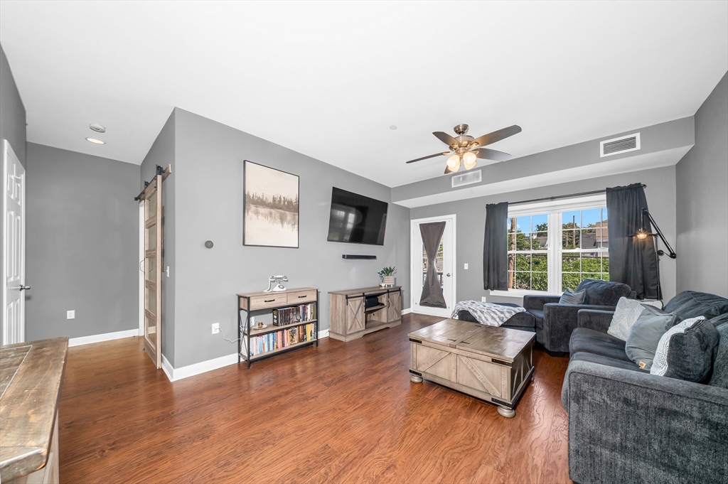 8 Walnut St # 109