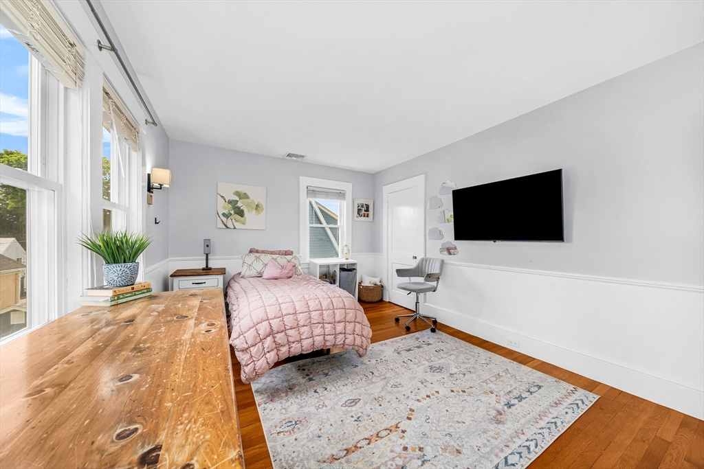 10 Essex St