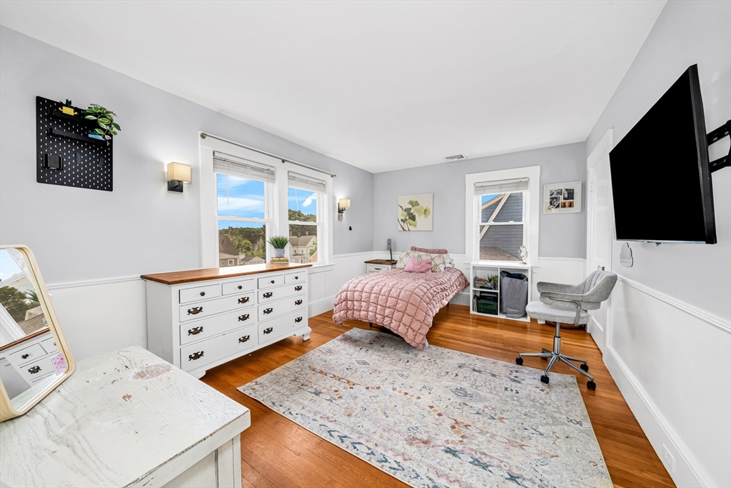 10 Essex St