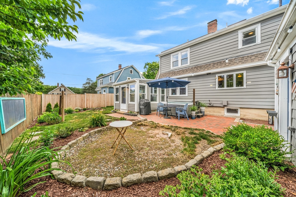 10 Essex St