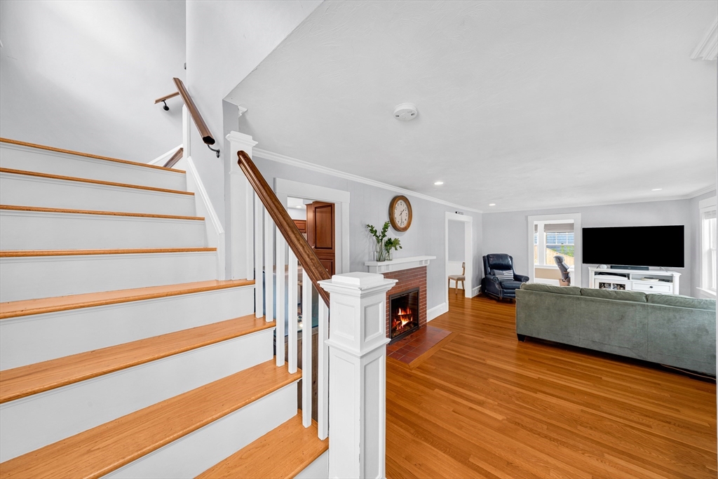 10 Essex St