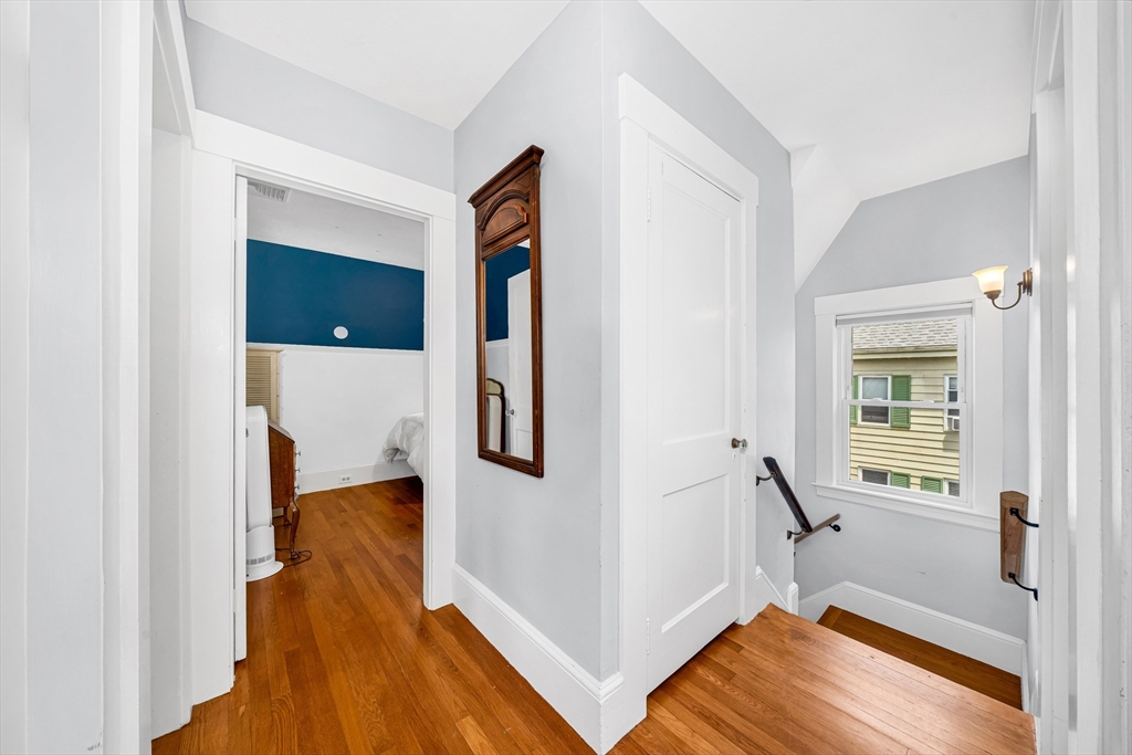 10 Essex St