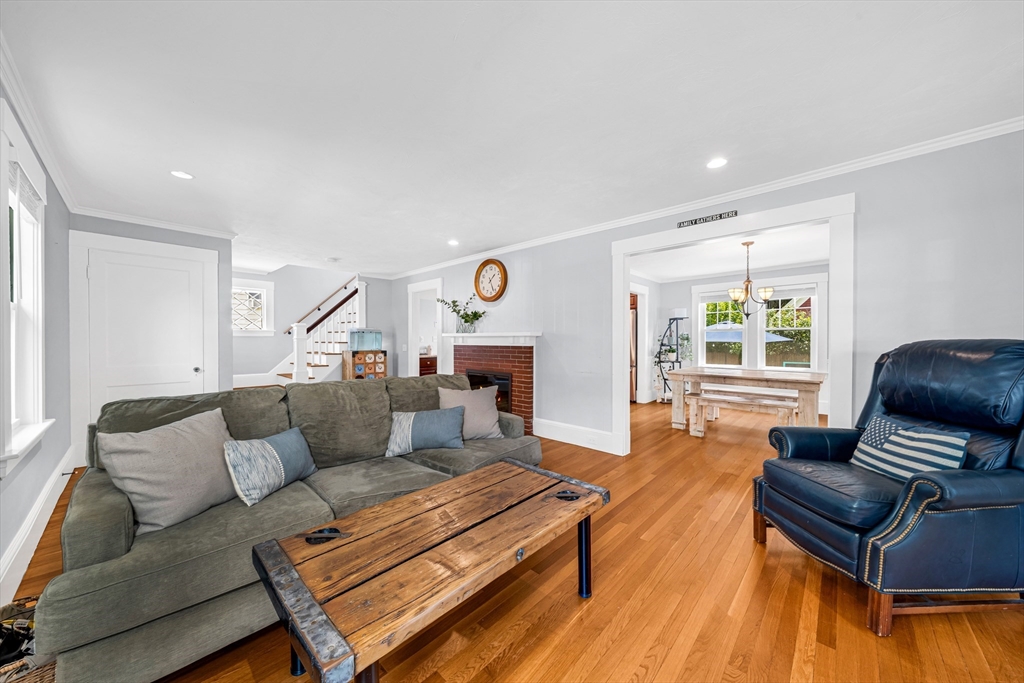 10 Essex St