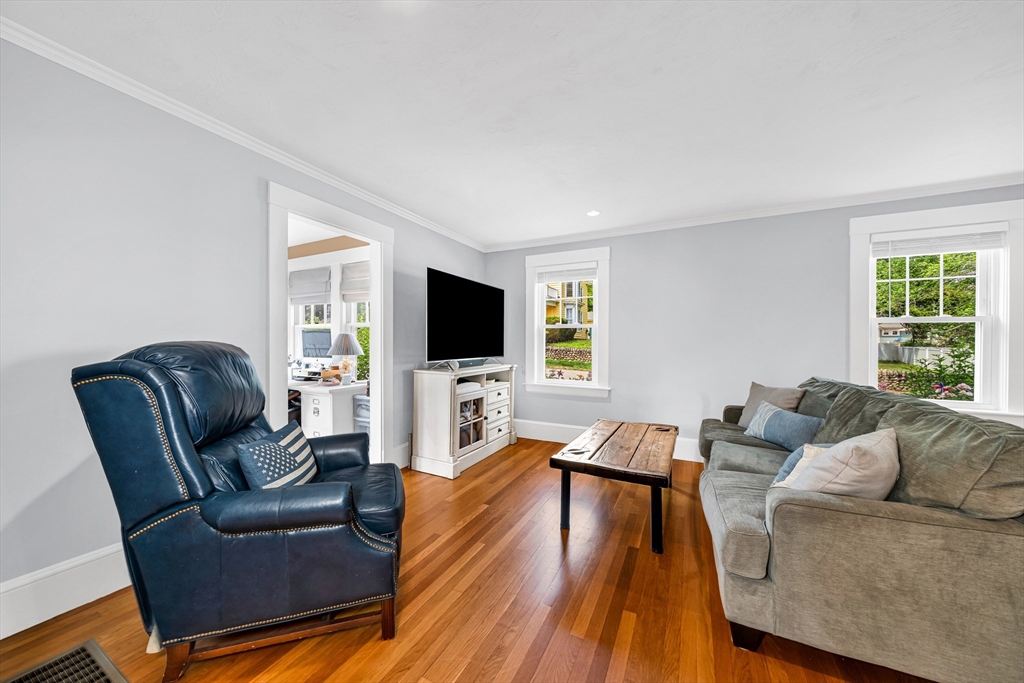 10 Essex St