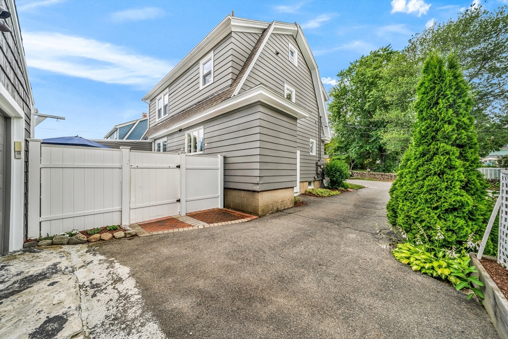 10 Essex St