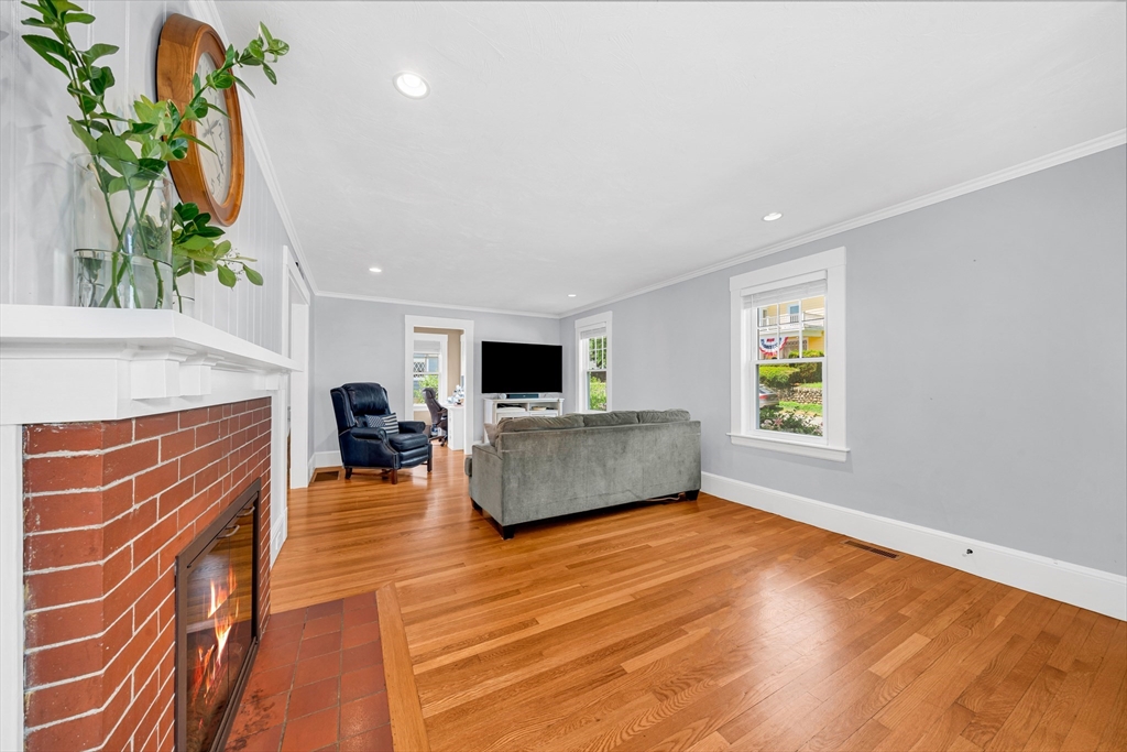 10 Essex St