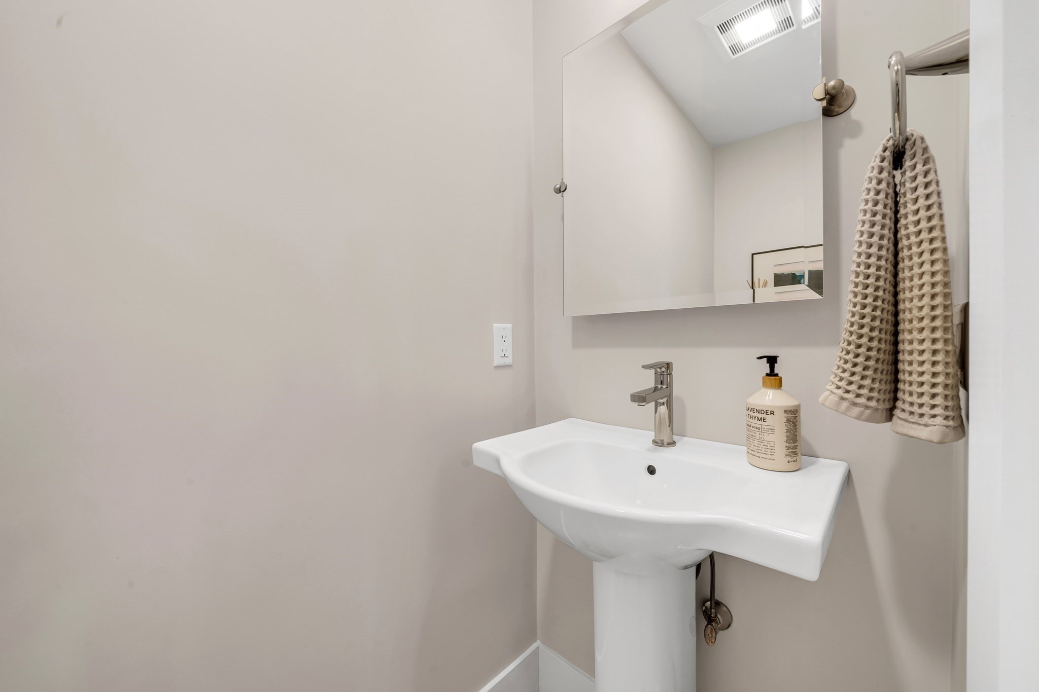 142 Main St # 4