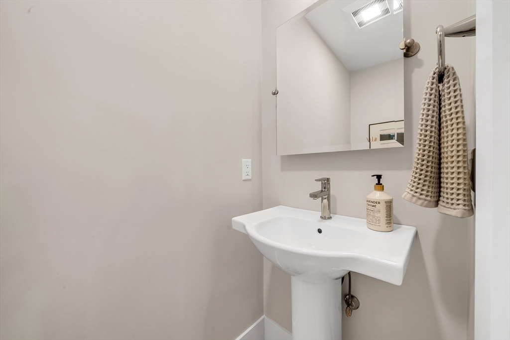 142 Main St # 4