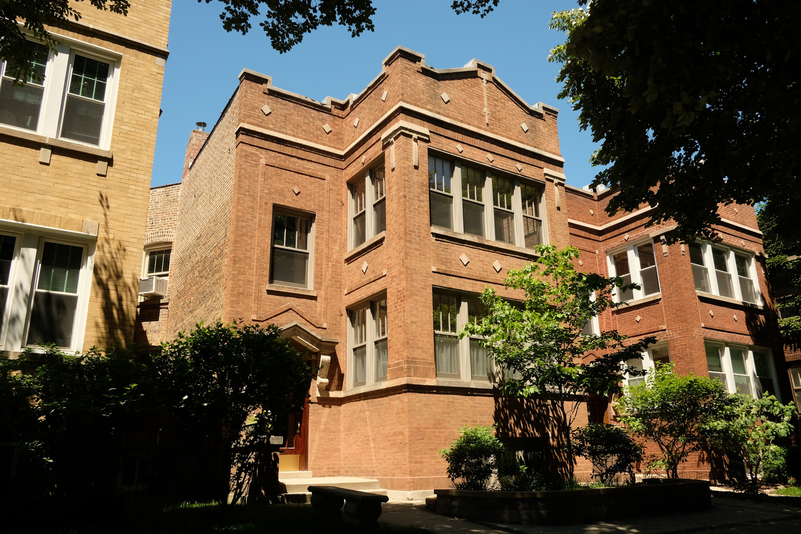 4822 N Leavitt Street Unit: 2