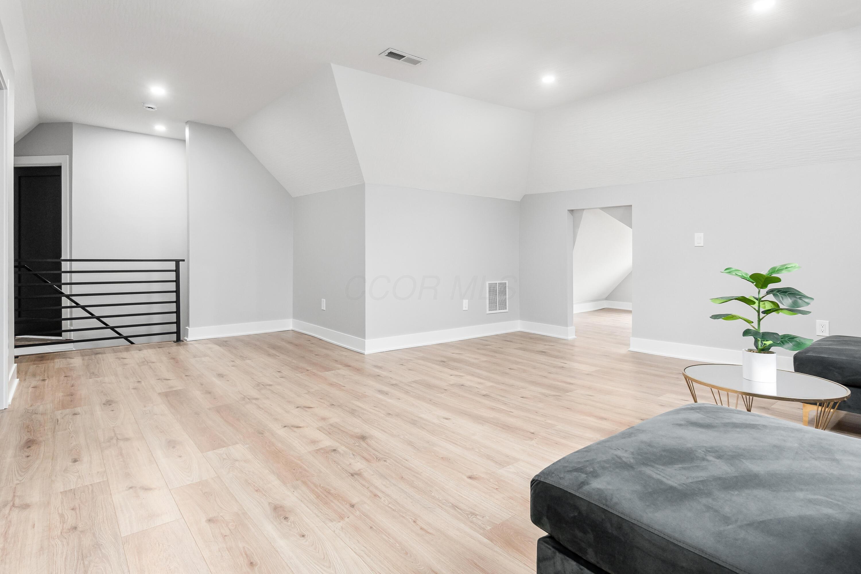 1096 Franklin Avenue