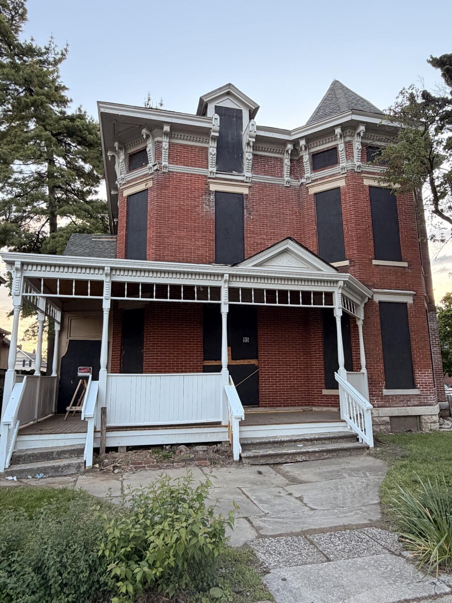 955 S High Street