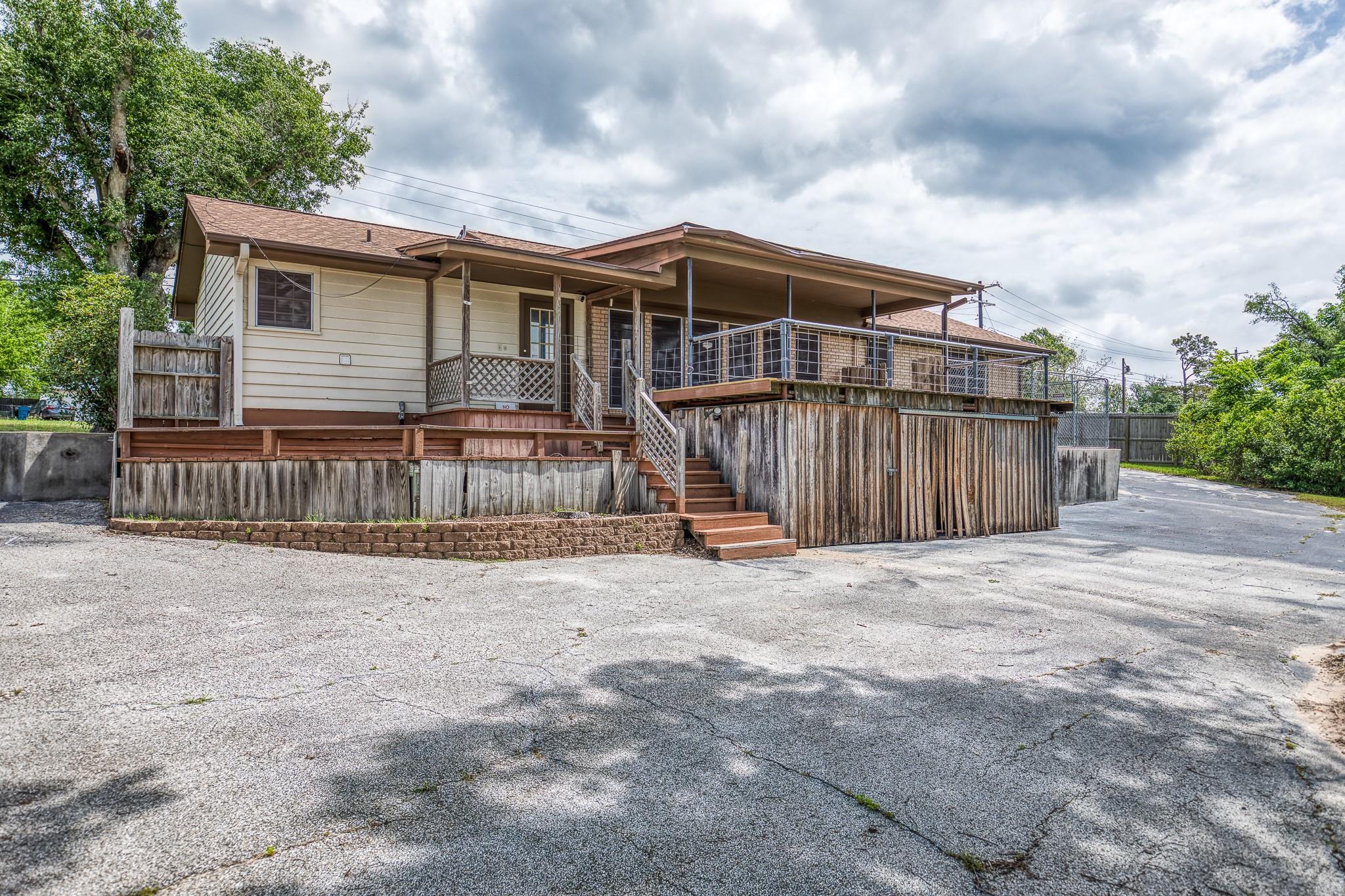 407 W Glenn Street