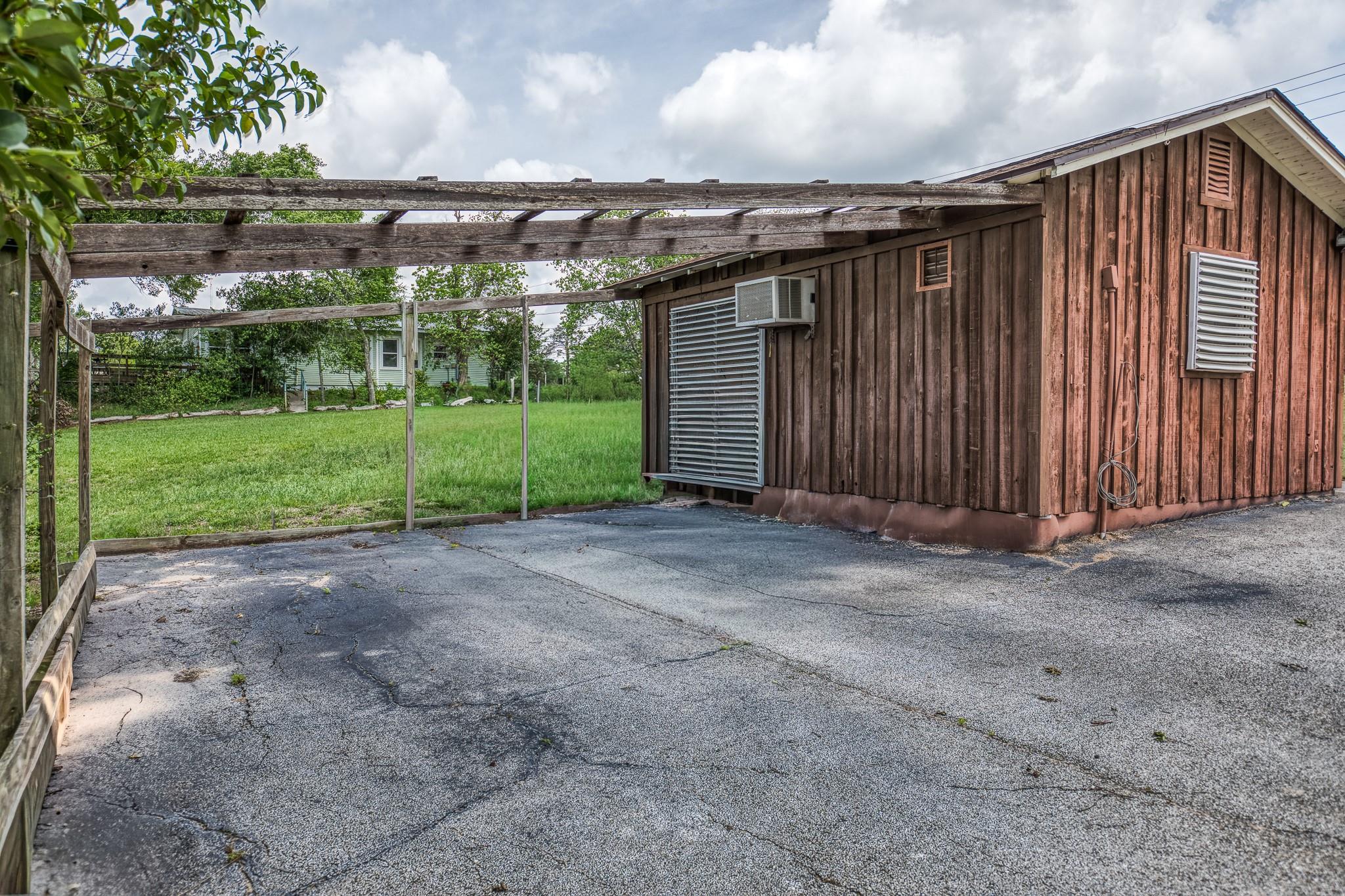 407 W Glenn Street
