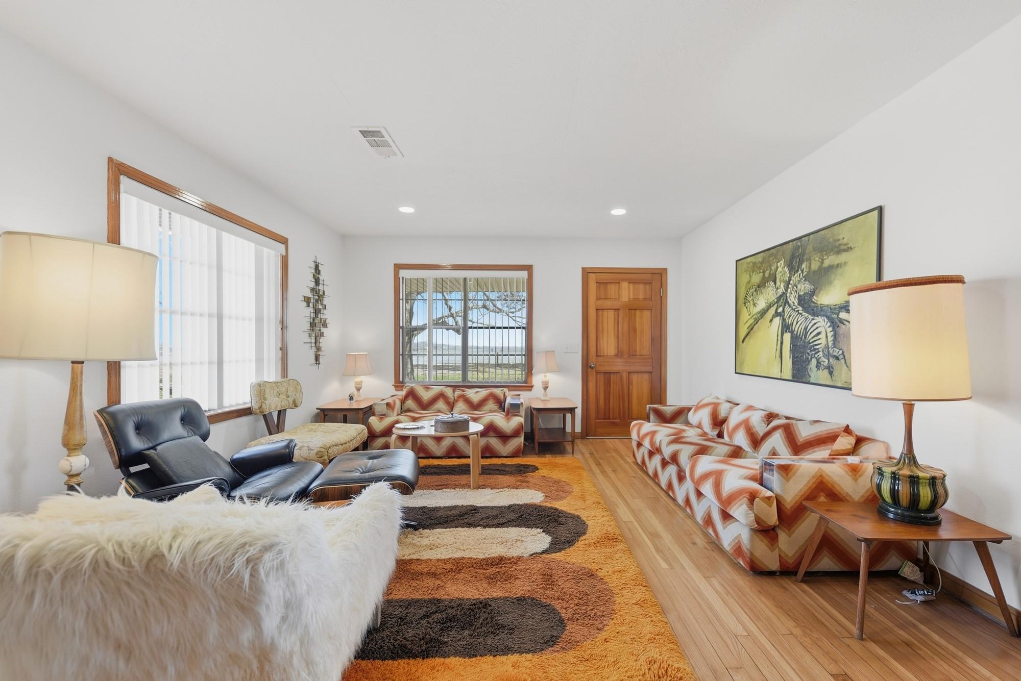 6921 Schulz Lane