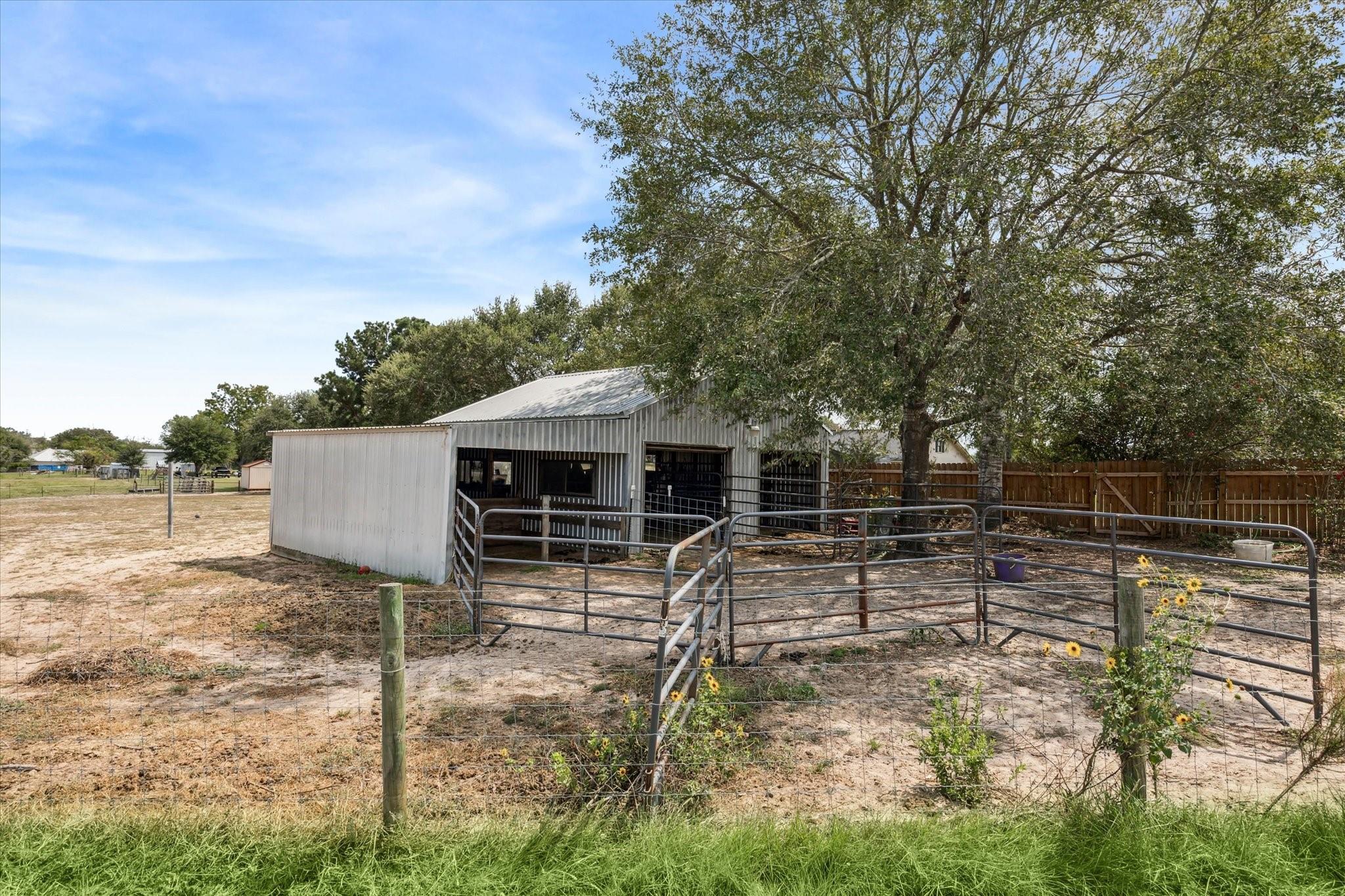 806 W Hacienda