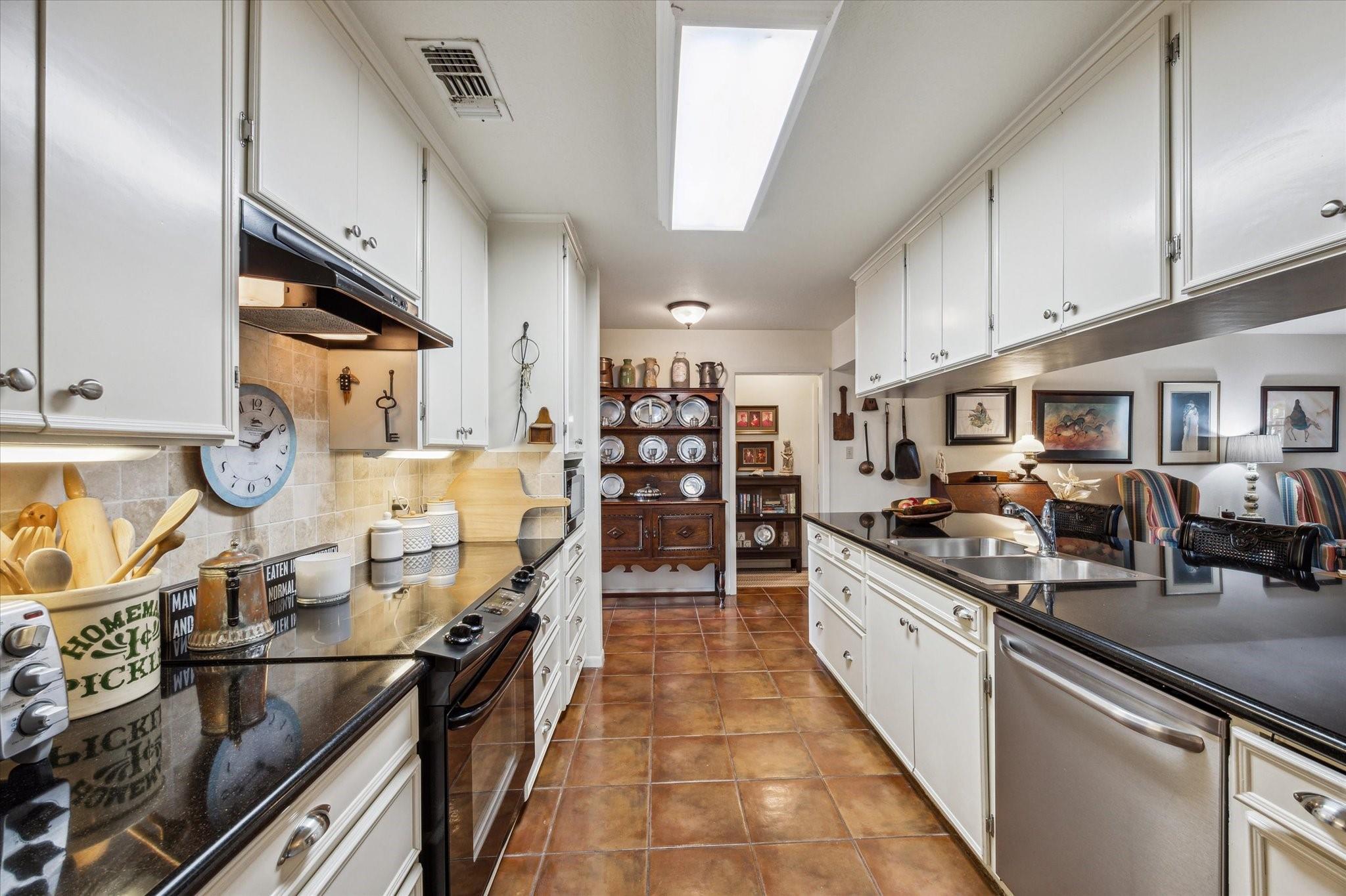 806 W Hacienda