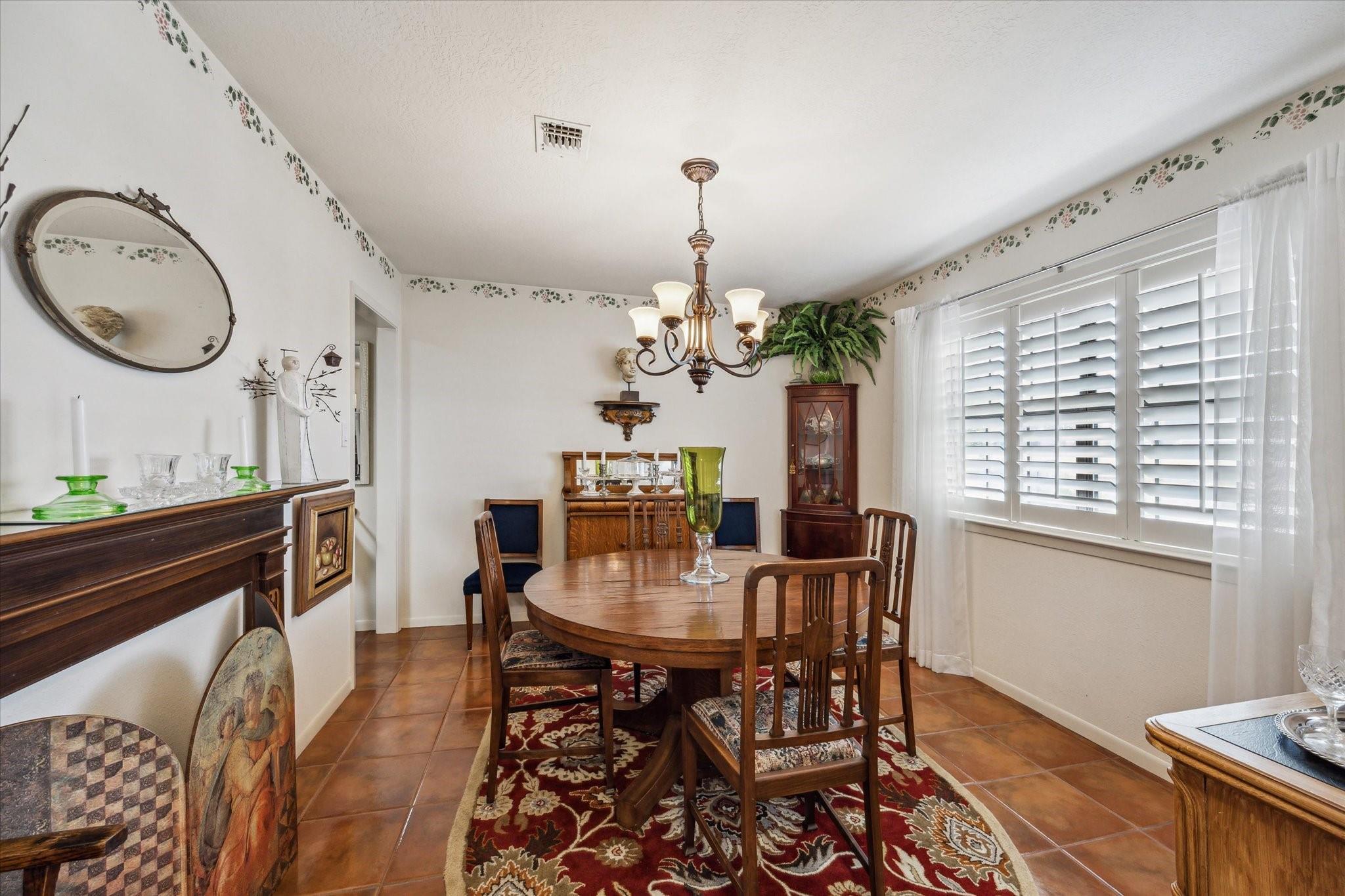 806 W Hacienda