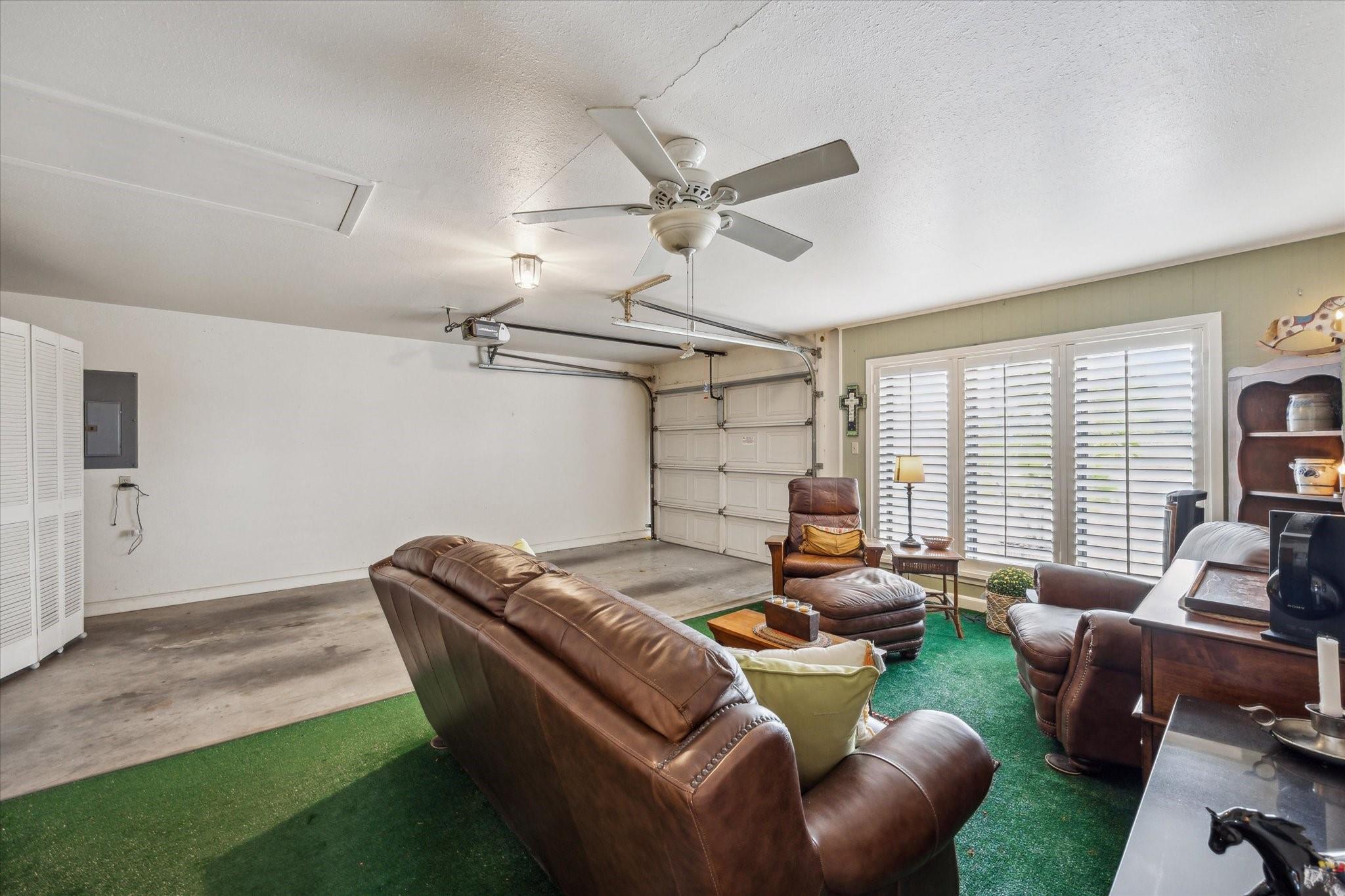 806 W Hacienda