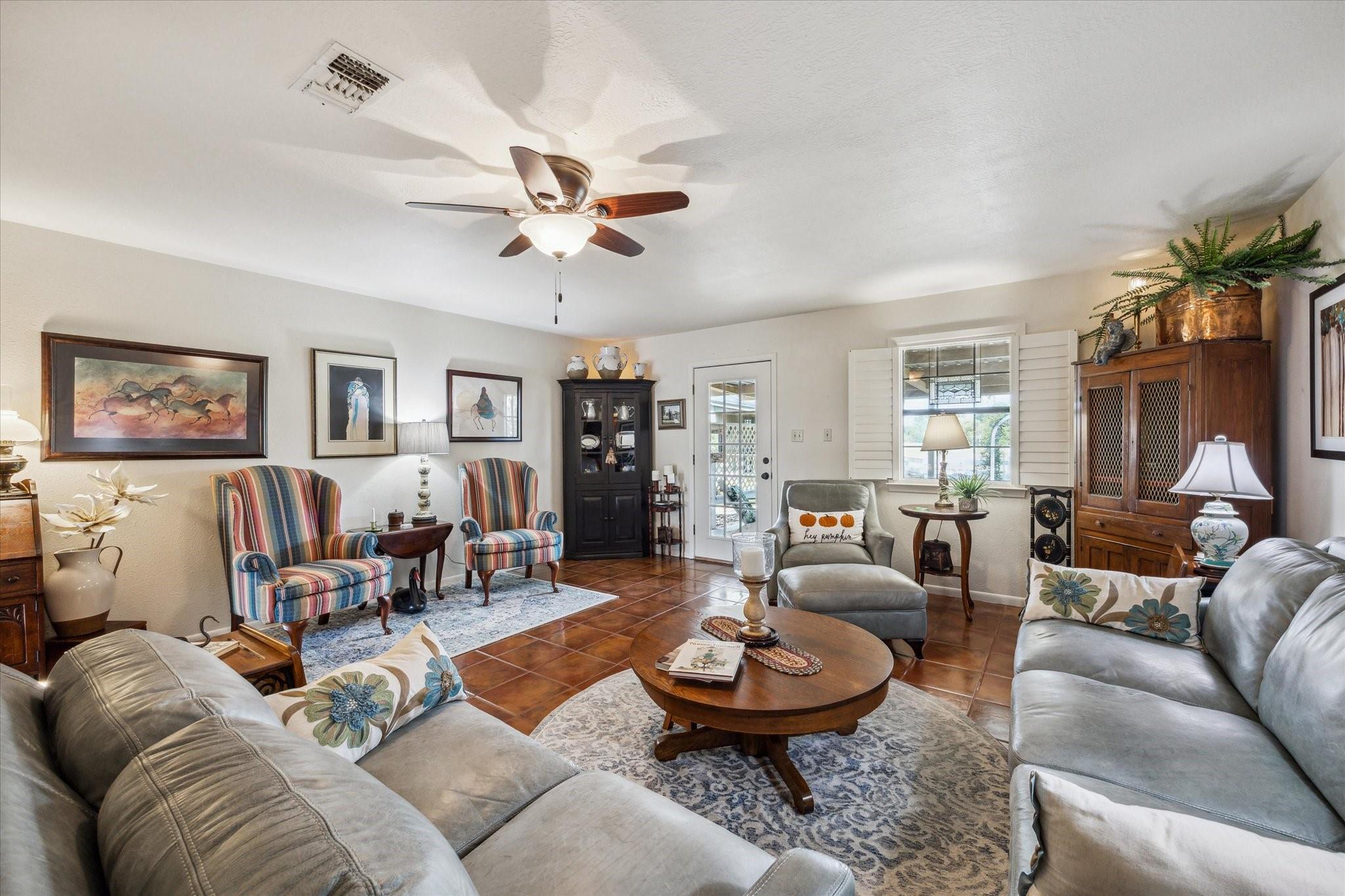 806 W Hacienda