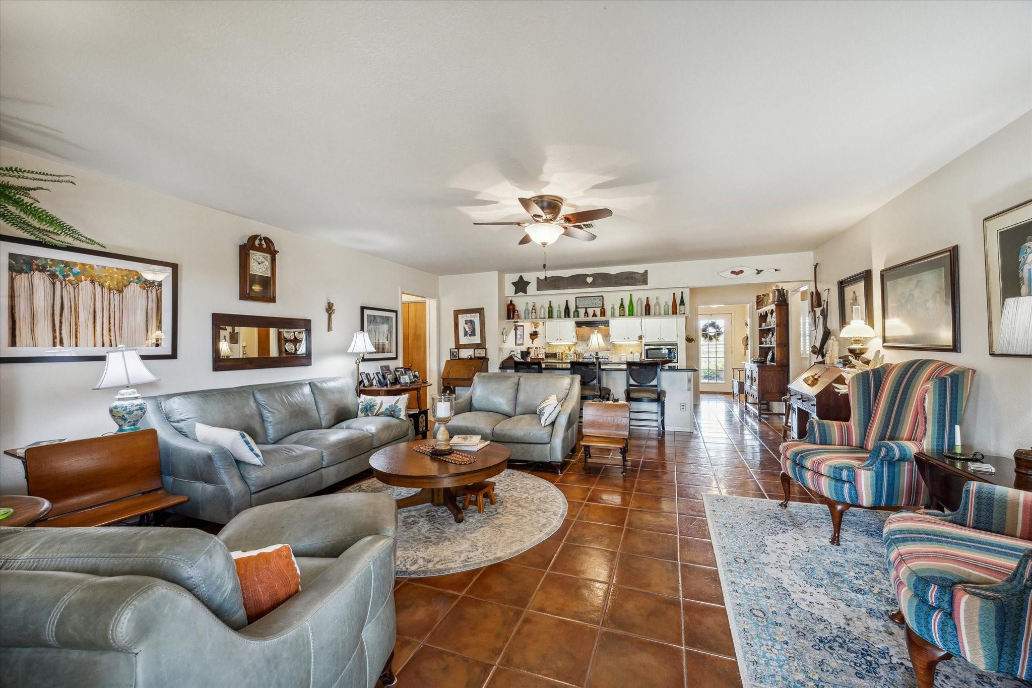 806 W Hacienda