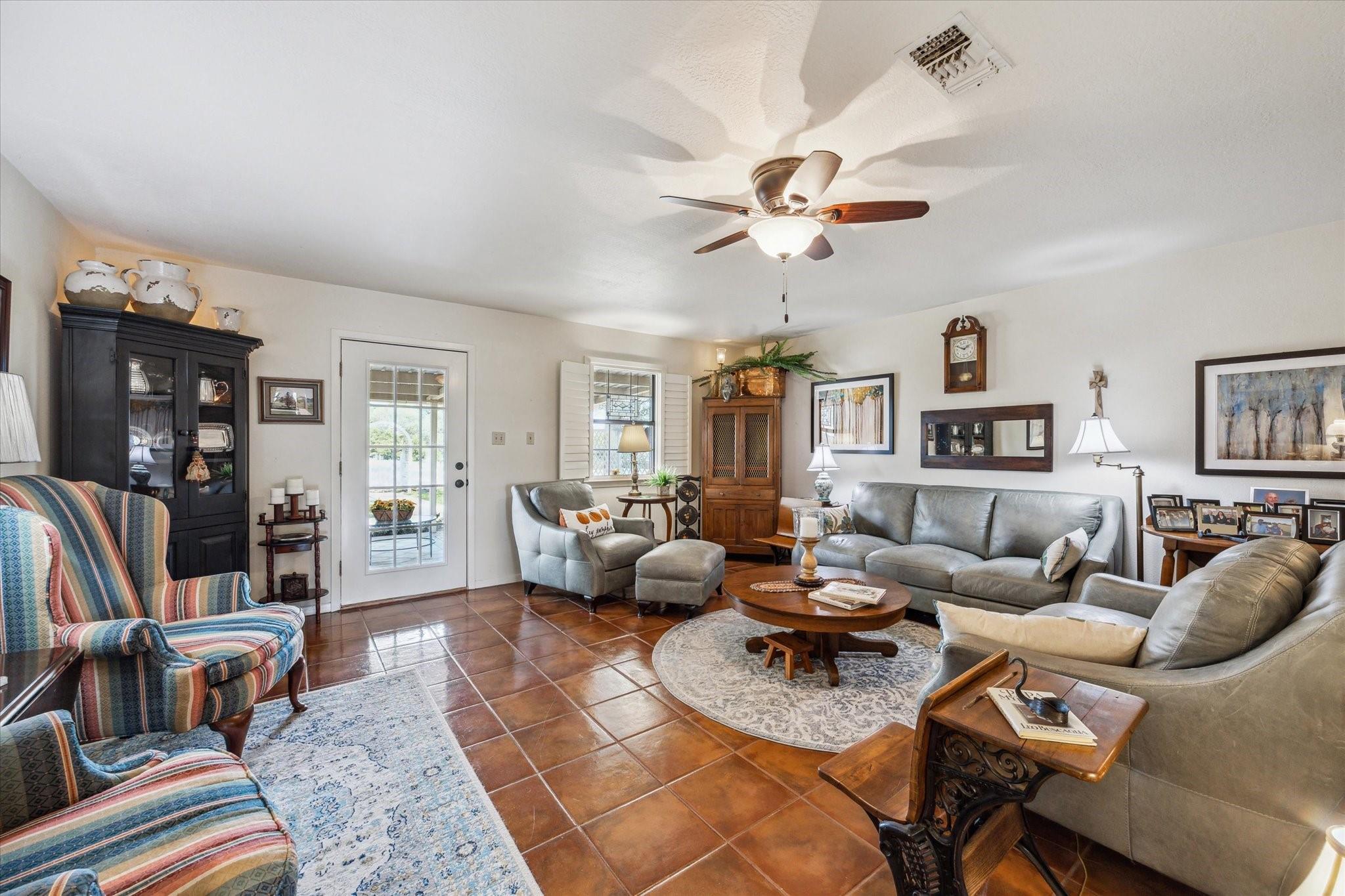 806 W Hacienda