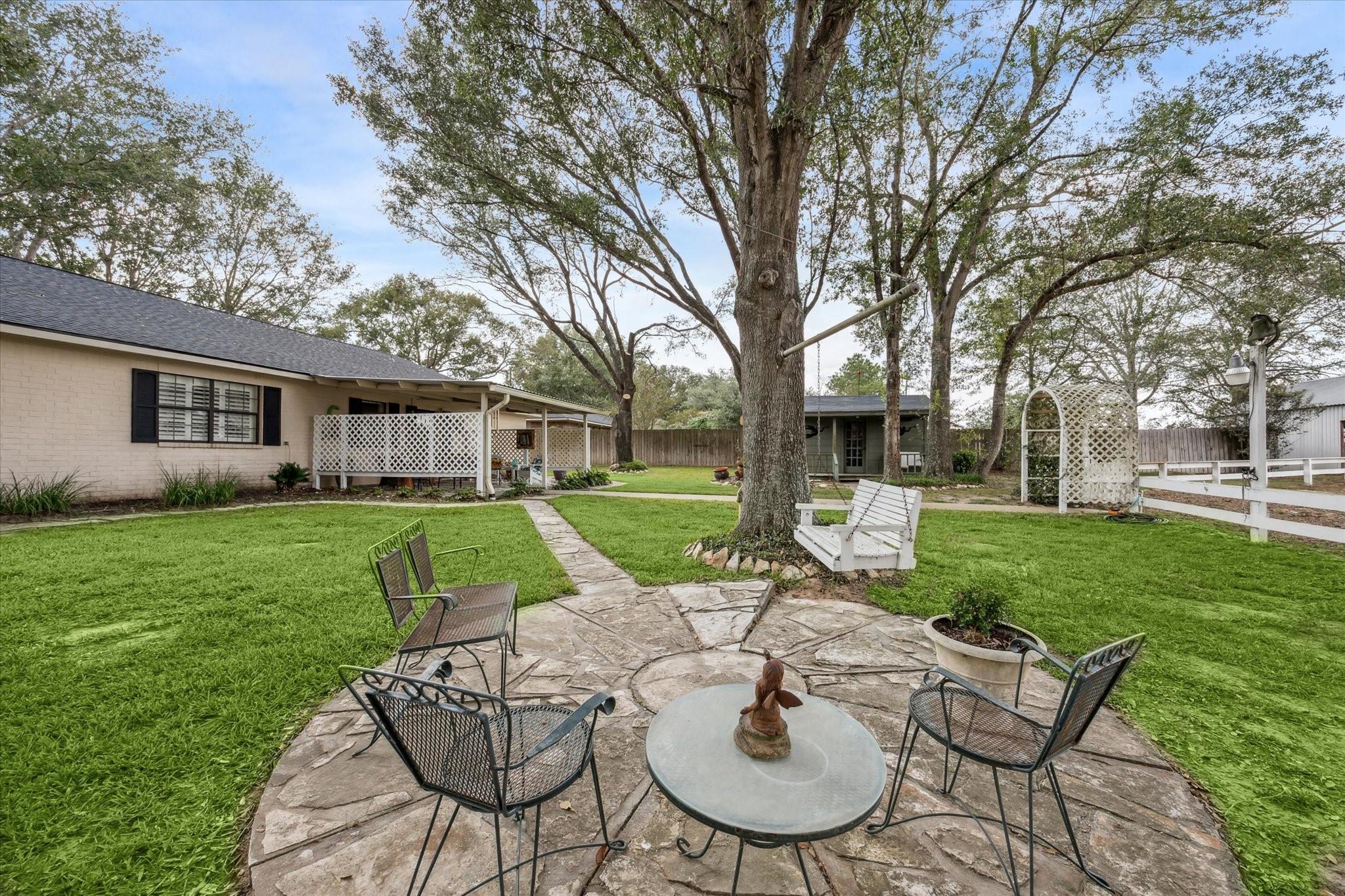 806 W Hacienda