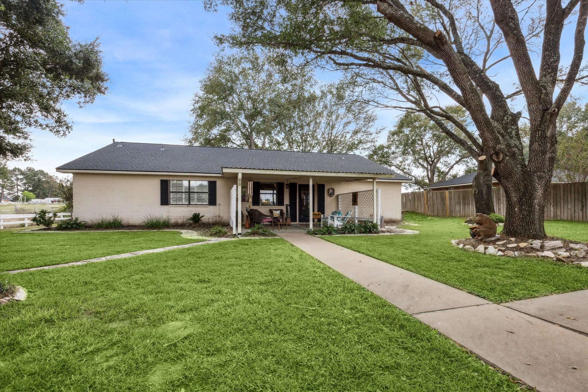 806 W Hacienda